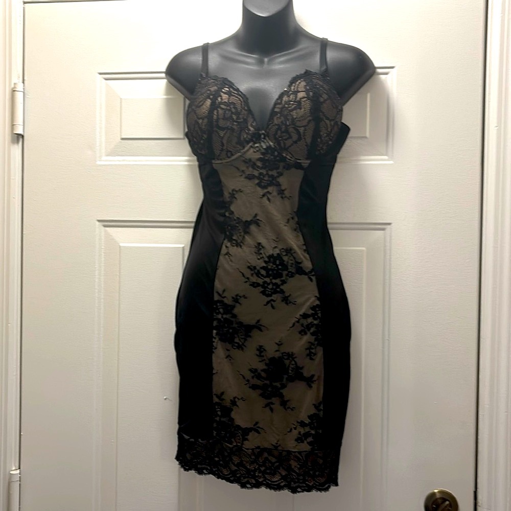 Marilyn Monroe Vintage Women’s Heavenly Shapewear Black Lace Dress